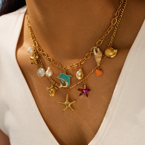 Collana a strati color oro con stelle marine e delfini stile mare e perle