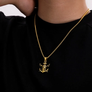 Collier tête de mort pirate en or pour homme avec pendentif ancre et sabres