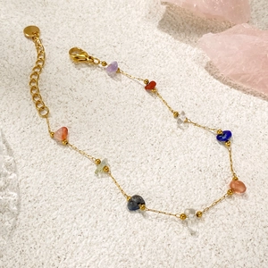 Bracciale a catena placcato oro 18 carati con scaglie di pietre naturali e chiusura a moschettone
