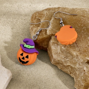 Front and back detail of resin Halloween pumpkin earrings with purple witch hats on stone