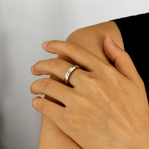 Bague de couple bicolore en acier inoxydable avec pierre unique et gravure Roses are red