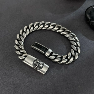 Herren Armband aus antiksilbernem Edelstahl mit Löwenkopf und kubanischem Kettenmuster