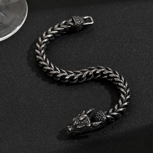 Detailansicht Herren Drachenkopf Armband mit Vintage-Finish und grober Gliederkette