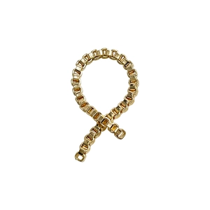 Moderner minimalistischer goldener Box-Kettenring mit industriellem Glieder-Design
