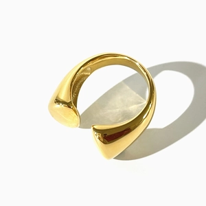 Minimalistischer, 18K vergoldeter offener Ring mit glatter, abgerundeter Geometrie