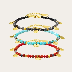 Set van drie bohemian kralenarmbanden met 18K goudvergulde bedeltjes en natuursteen