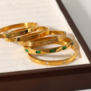 5-delige 18K vergulde armbandenset met boze oog en groene smaragd zirconia stenen