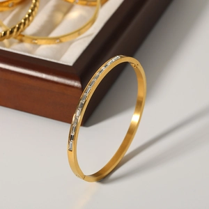 18K vergulde roestvrijstalen armband met rechthoekige ingelegde zirkonia-steentjes