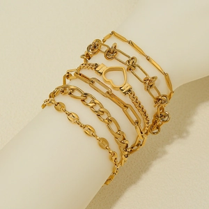 Bracelet Élégant en Acier Inoxydable Plaqué Or pour Femme Mode Cœur Chaîne à Maillons Géométriques Bijoux Minimalistes Cadeau