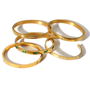 Set van 18K vergulde roestvrijstalen armbanden met smaragd en zirkonia stenen