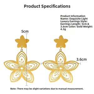Detailed size chart for 18K gold hollow flower earrings with length and weight info