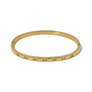 Bracelet jonc en acier titane doré 18 carats avec huit pierres de zircone scintillantes