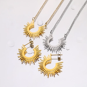 Collier Pendentif Rayon de Soleil en Acier Inoxydable Minimaliste Bohème Géométrique Radial pour Femme Bijoux de Mode