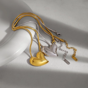 Minimalistische hart hanger ketting van gepolijst roestvrij staal in goud en zilver