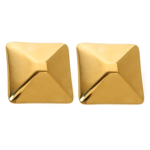 Gepolijste 18k gouden geometrische piramide oorknopjes met moderne spiegelafwerking