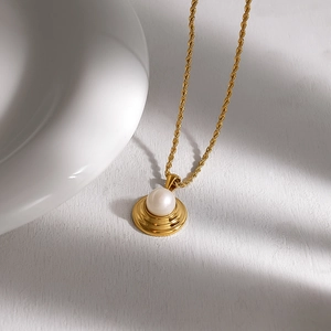 Collana vintage francese placcata in oro 18K con catena a spirale e perla tonda