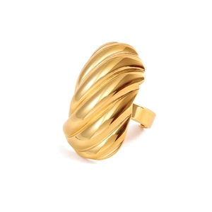Gepolijste 18K vergulde roestvrijstalen brede ring met een gedraaid croissant-spiraalontwerp