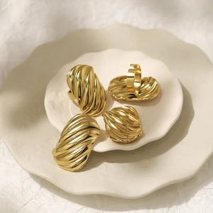 Set di Orecchini e Anello in Acciaio Inossidabile a Costine Vintage Croissant Placcato Oro 18K Gioielli Geometrici per Donna