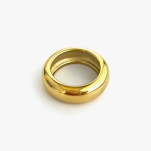 Minimalistischer 18K vergoldeter Titanstahl-Ring mit polierter Spiegeloberfläche