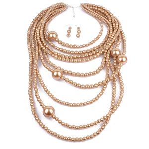 Ensemble collier multicouche de perles champagne et boucles d'oreilles femme