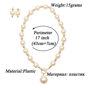 Elegante set di collana e orecchini di perle con distanziatori di strass e chiusura OT