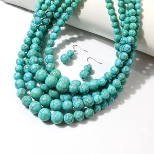 Collana multistrato con perle turchesi e orecchini a goccia coordinati stile boho