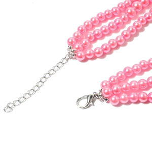 Collier à trois rangs de perles roses avec fermoir mousqueton argenté et chaîne d'extension