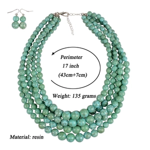 Set collana multistrato con perline turchesi ed orecchini in resina con effetto crepato