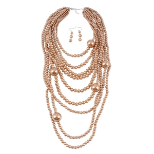 Parure de bijoux avec collier multicouche en perles champagne et boucles d'oreilles