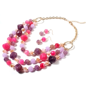 Parure collier multi-rangs en perles de résine rose et ambre avec boucles d'oreilles