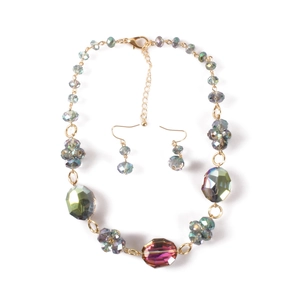 Detailansicht des Kristallschmucksets mit Aurora Borealis Perlen und Gold-Finish