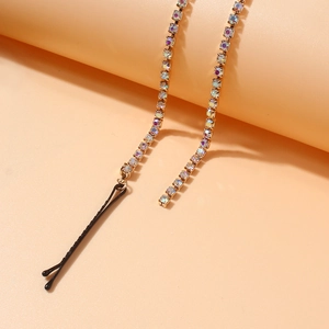 Fermaglio per capelli con strass e lunghe catene dorate per un'elegante estensione dei capelli