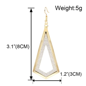Schema dettagliato delle dimensioni degli orecchini geometrici in finitura oro e argento