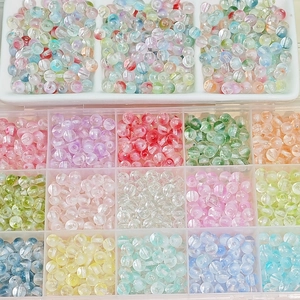 Set de perles en verre colorées 6/8mm pour bijoux DIY dans une boîte de 15 compartiments