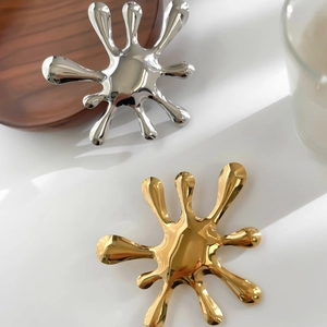 Artistic liquid splash stainless steel brooches in gold and silver mirror finish