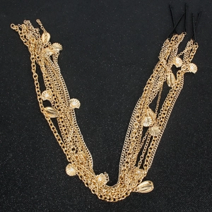 Chaîne de tête dorée à plusieurs couches avec pendentifs coquillages et perles fines