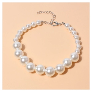Elegant white gradient pearl collar with adjustable silver lobster clasp for small dogs
