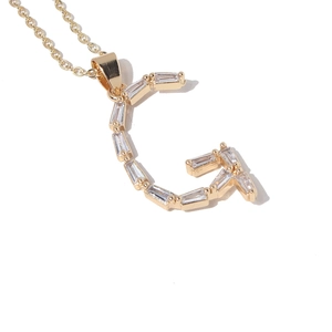 Gold-plated baguette-cut zircon letter G pendant necklace with polished cable chain