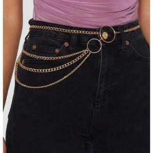 Catena a Vita Donna Punk Multistrato in Lega d'Oro Cintura con Anelli di Metallo Catena del Corpo Esagerata Gioielli Party