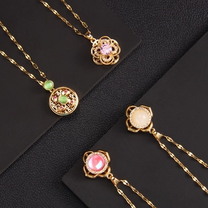 Rotating four-leaf clover necklaces with zirconia flower pendants in gold finish