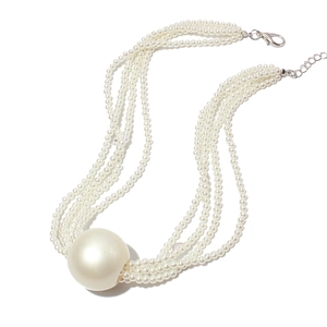 Elegante meerlaagse parelketting met grote parelhanger voor dames in retro-stijl