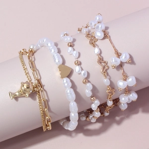 Vintage Gold geschichtetes Armband-Set mit Perlen und Herz-Delfin-Anhängern für Damen