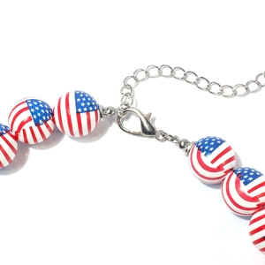 Collier de perles drapeau USA avec motif étoiles et rayures et fermoir mousqueton