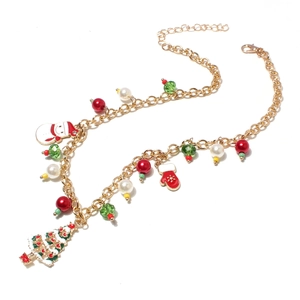 Kerstketting met gouden ketting, gekleurde parels, sneeuwpop en kerstboom hangers