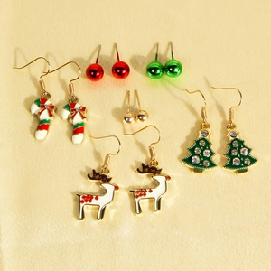 Weihnachts-Ohrring-Set mit Emaille-Zuckerstangen, Rentieren und festlichen Steckern