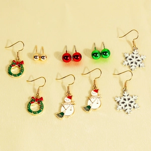 Weihnachts-Ohrring-Set mit Schneemännern, Kränzen und Schneeflocken in Rot und Grün