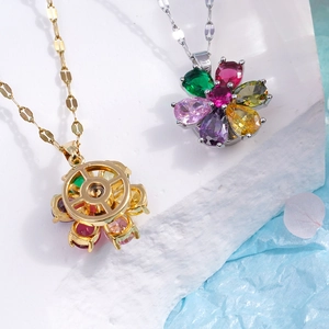 Colliers pendentifs fleurs rotatives avec pierres colorées en finitions or et argent