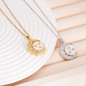 Eleganti collane stella e luna in oro e argento con madreperla e intarsio di zirconi