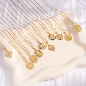 Set di collane della Vergine Maria in oro con ciondoli in zirconia e catene sottili