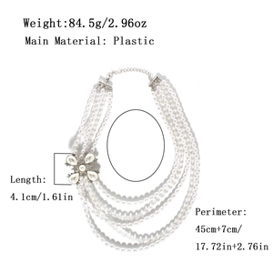 Collier de perles multicouches avec breloque fleur en cristal et perles blanches